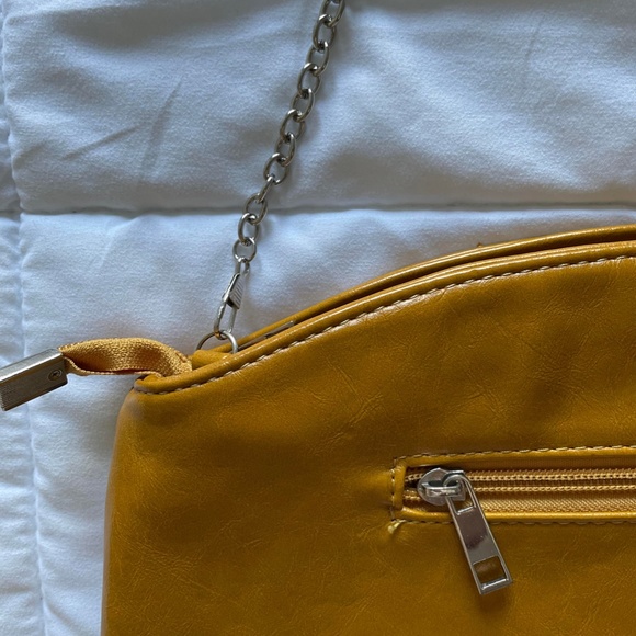 Mustard Purse/Clutch with Removable Silver Chain - Picture 5 of 8